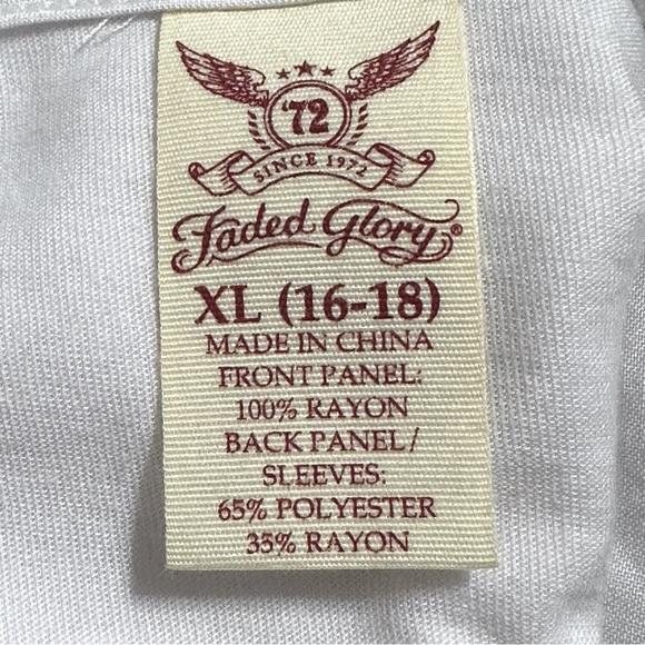 NWOT~Women’s White Short Sleeve Soft T-shirt Blouse with Crips Front Panel - Picture 3 of 4